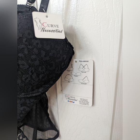 Curve Necessities Bodysuit with Built-in 5 way Convertible - Picture 7 of 9